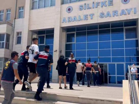 Mersin'de silahlı saldırı şüphelileri yakalandı