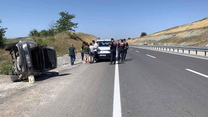 3’ü çocuk 5 kişinin içinde olduğu otomobil takla attı