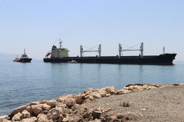 Tekirdağ'da kuru yük gemisi karaya oturdu (2)