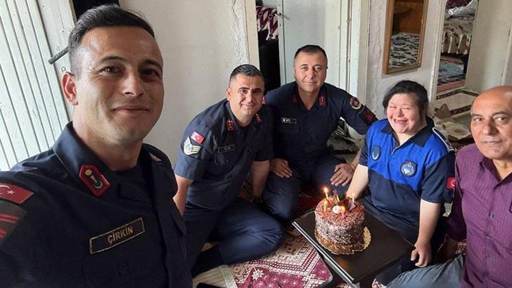 Jandarma, Down Sendromlu Sıla’nın doğum gününü kutladı