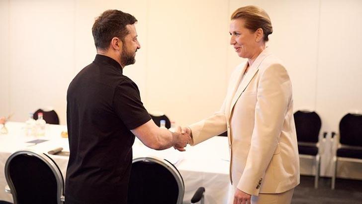 Ukrayna Devlet Başkanı Zelenskiy ile Danimarka Başbakanı Frederiksen, Lahey’de bir araya geldi