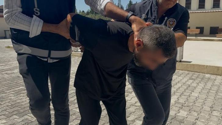 Tartıştığı arkadaşını boğazını keserek öldürdü