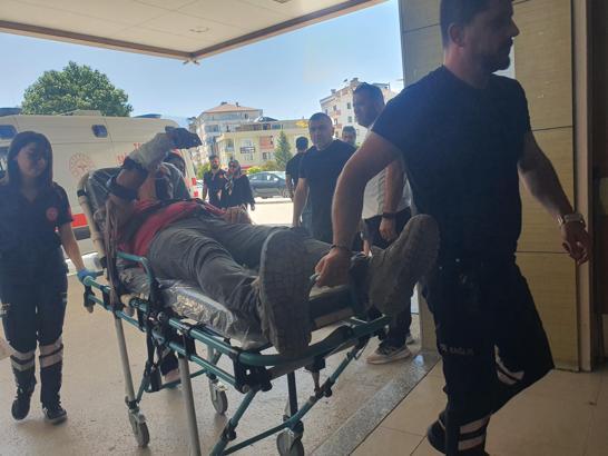 Üzerine cam düşen işçi yaralandı