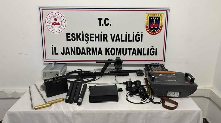 Eskişehir’de kaçak kazıya 4 gözaltı