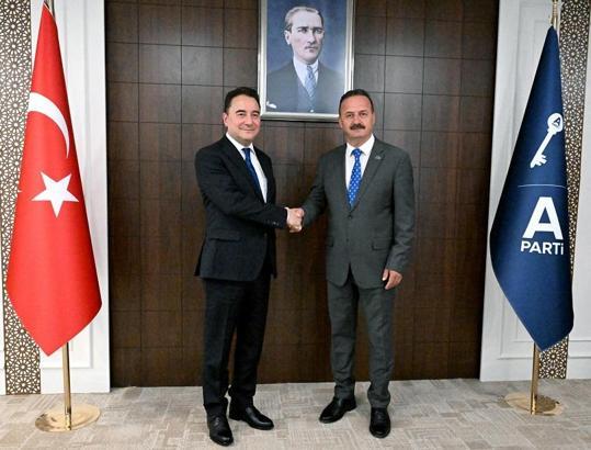 Ağıralioğlu ve Babacan, Anahtar Parti'de bir araya geldi