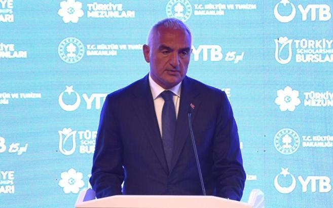 Bakan Ersoy, uluslararası öğrencilerin mezuniyet törenine katıldı