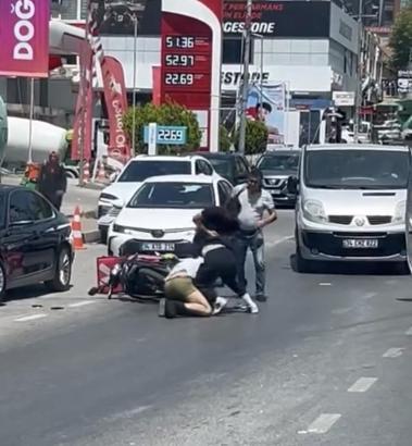 İstanbul - Maltepe’de trafikte kavga kamerada