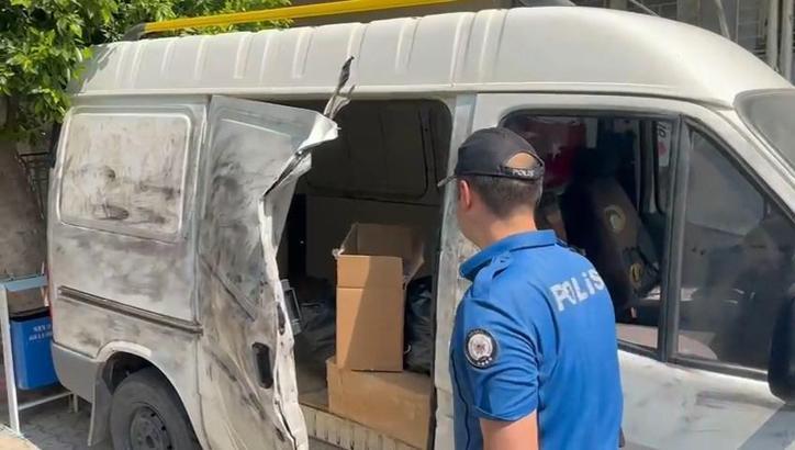 Cezaevindeki ağabeyinin minibüsünü uyuşturucu hap deposuna dönüştürmüş