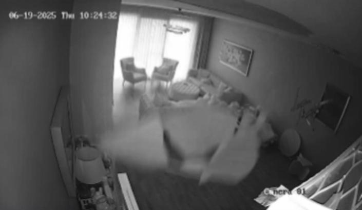 İstanbul - Sarıyer’de villanın tavanının 3 gün arayla 2 kez çöktüğü anlar kamerada