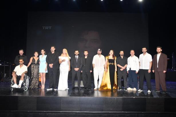 İstanbul- Kayahan, AKM'de şarkılarıyla anıldı