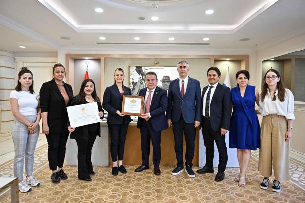 Cittaslow Fikir Maratonu Ödülü Başkan Böcek'e takdim edildi