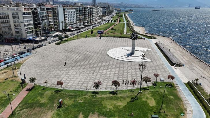 İzmir'de termometreler 40 dereceyi aştı; Kordon boş kaldı