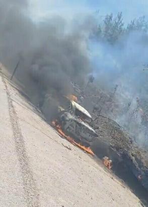 İstinat duvarına çarpan otomobil alev aldı: 1 ölü, 2 yaralı