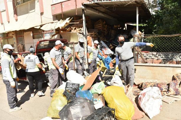 6 katlı binadan bu kez 20 kamyon çöp çıktı