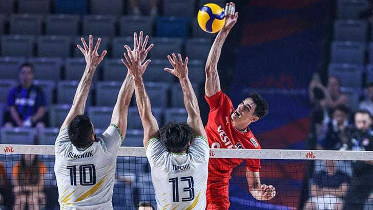 A Milli Erkek Voleybol Takımı, Ukrayna'ya 3-0 mağlup oldu