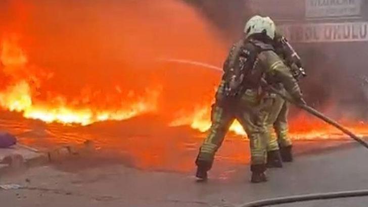 Bağcılar’da izolasyon malzemeleri yandı, 3 katlı binada hasar oluştu
