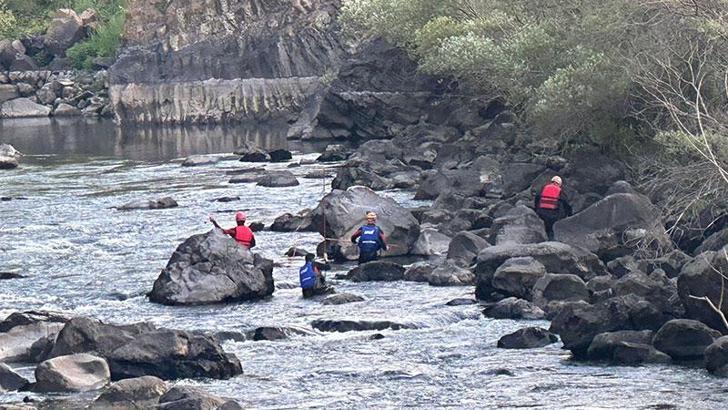 Kura Nehri'ne 2 kişiden 1'i boğuldu, 1'i kayıp