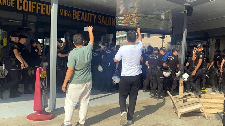 Antalya'da kaçak yapıların yıkımında arbede; kendilerini yakmaya çalışıp, iş makinelerinin önüne yattılar