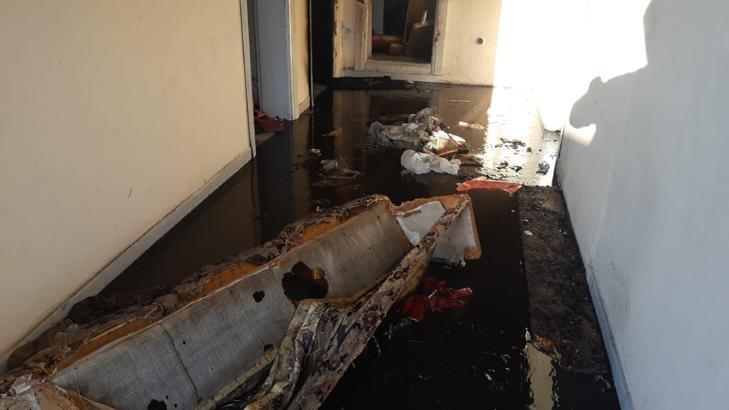 Kocaeli'de metruk binayı ateşe verdiler