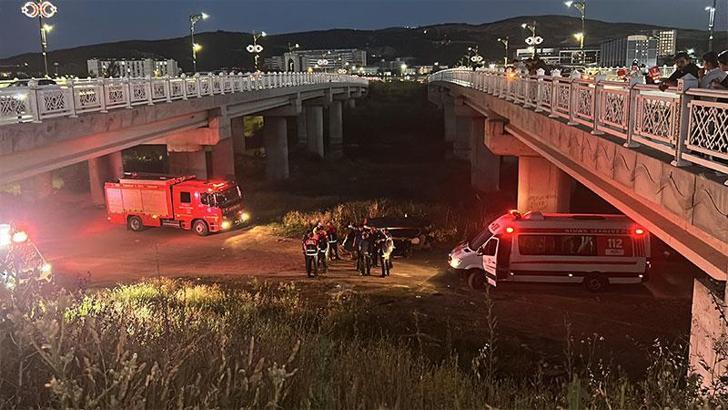 Sivas'ta otomobil, Kızılırmak'taki köprüden düştü; 2 yaralı
