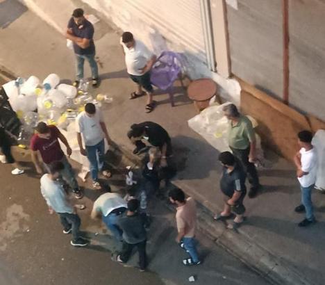 Yolda yürürken silahlı saldırıda yaralandı