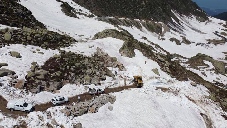 Rize’de haziran sonunda karla mücadele