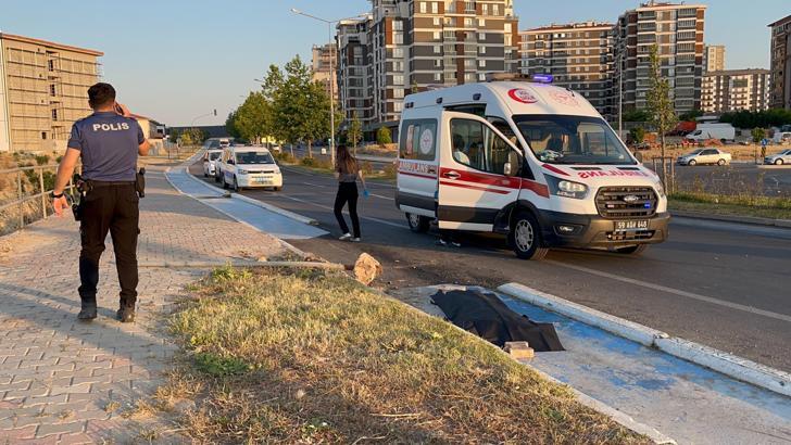 Yön levhası direğine çarpan motosikletin sürücüsü 14 yaşındaki Azra hayatını kaybetti