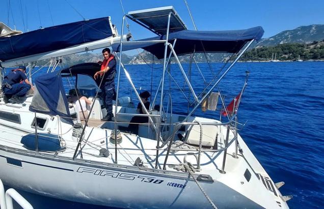 Yelkenli teknede 38 kaçak göçmen yakalandı