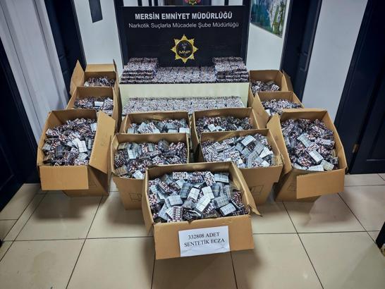 Durdurulan kamyonetten 332 bin uyuşturucu hap çıktı