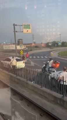İstanbul- Gaziosmanpaşa'da ayırmaya çalıştığı trafik kavgasında kuryeye sinirlenip darbetti