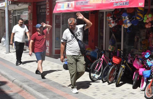 Sıcaktan bunalanlara 'gül suyu' serinliği