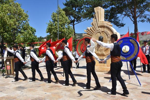 Atatürk'ün Sivas'a gelişinin yıl dönümü törenle kutlandı