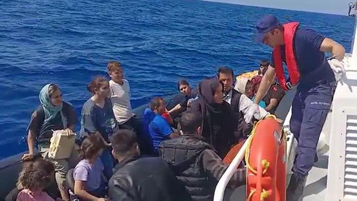 Çanakkale'de 32 kaçak göçmen kurtarıldı