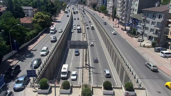 Battıçıktıda mahsur kalan yavru kedi için seferber oldular