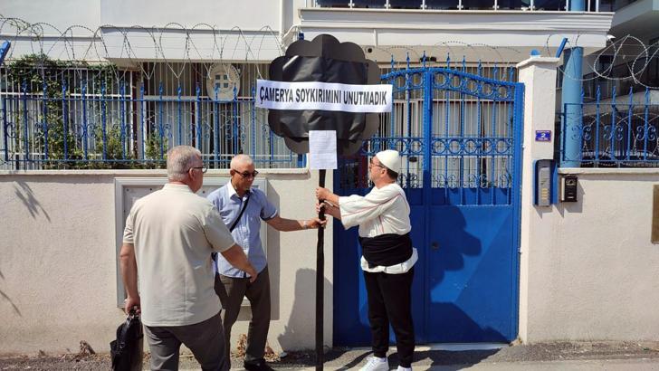 Edirne'de Yunanistan Konsolosluğu önüne 'Çamerya soykırımını unutmadık' yazılı çelenk bıraktılar