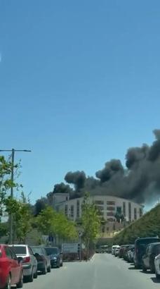 Hastane yakınında ağaçlık alanda çıkan yangın kısa sürede söndürüldü