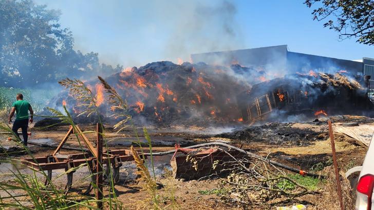Bursa'da saman yüklü kamyon yandı