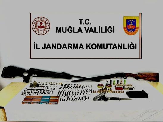 Muğla'da tarihi eser ve ruhsatsız silah operasyonu: 2 gözaltı