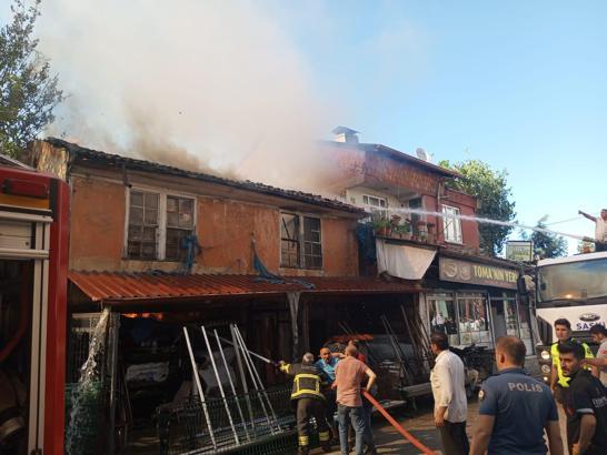 Samsun'da fırında çıkıp evlere de sıçrayan yangın korkuttu