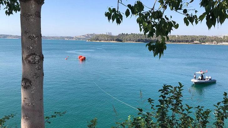Adana'da göle düşen yangın söndürme uçağının enkazı çıkarıldı