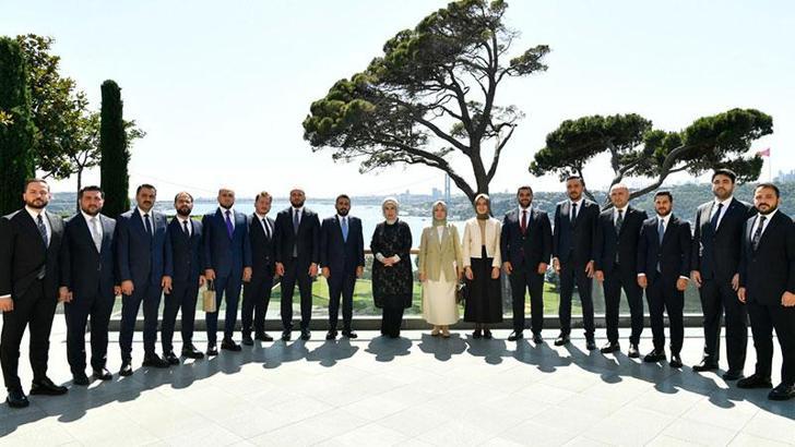 Emine Erdoğan, TÜGVA Yönetim Kurulu ile bir araya geldi