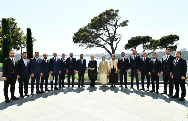 Emine Erdoğan, TÜGVA Yönetim Kurulu ile bir araya geldi