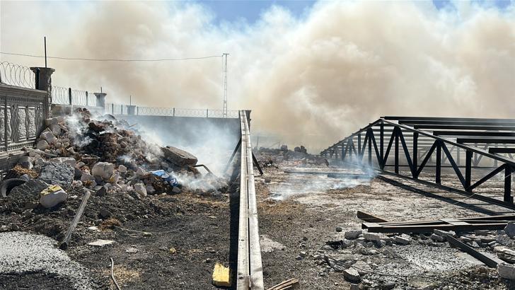 Kaynaktan çıkan kıvılcım samanlığı kül etti