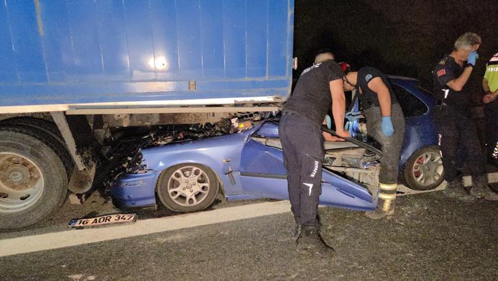 Bursa’da otomobil kamyona çarptı: 1 ölü, 1 ağır yaralı