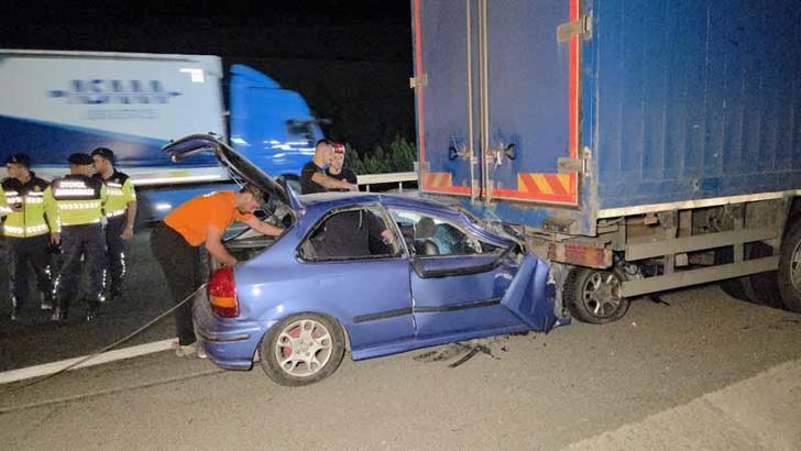 Bursa’da otomobil kamyona çarptı: 1 ölü, 1 ağır yaralı