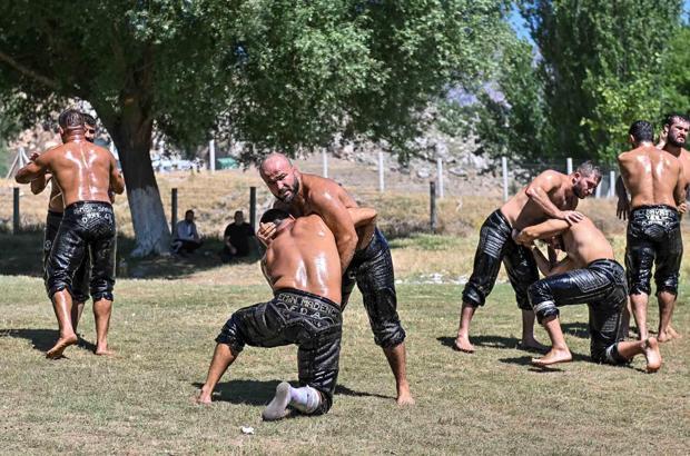 Okulu altın kemer için hazır