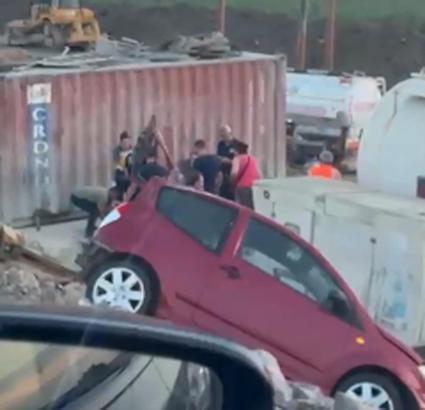 Tekirdağ'da şantiye alanına düşen otomobilde 2 kişi yaralandı