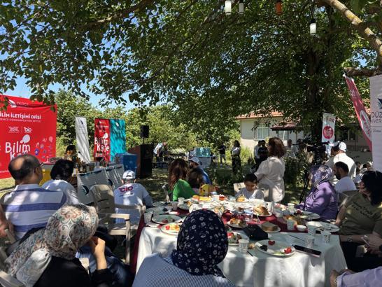 'Bilim Kafe', üniversite hocaları ve vatandaşları buluşturdu