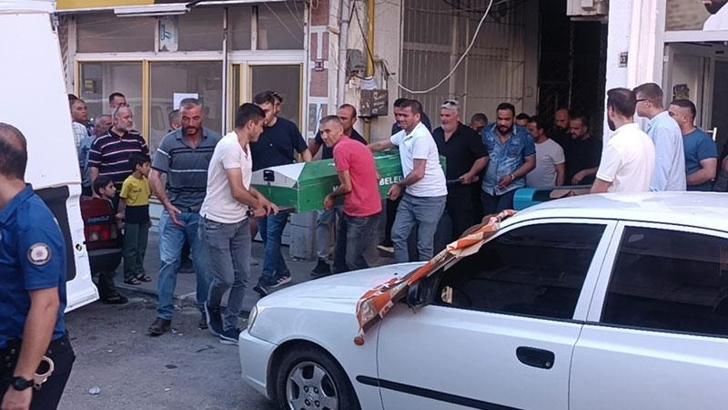 Birlikte içki içtikleri kişiyi öldürüp, 'kanepeden düştü' diye ihbarda bulundular; 3 gözaltı