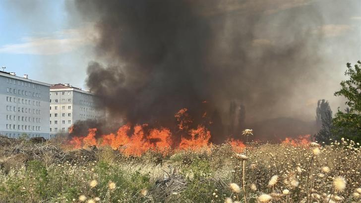 Çanakkale’deki otluk yangını 1,5 saatte söndürüldü